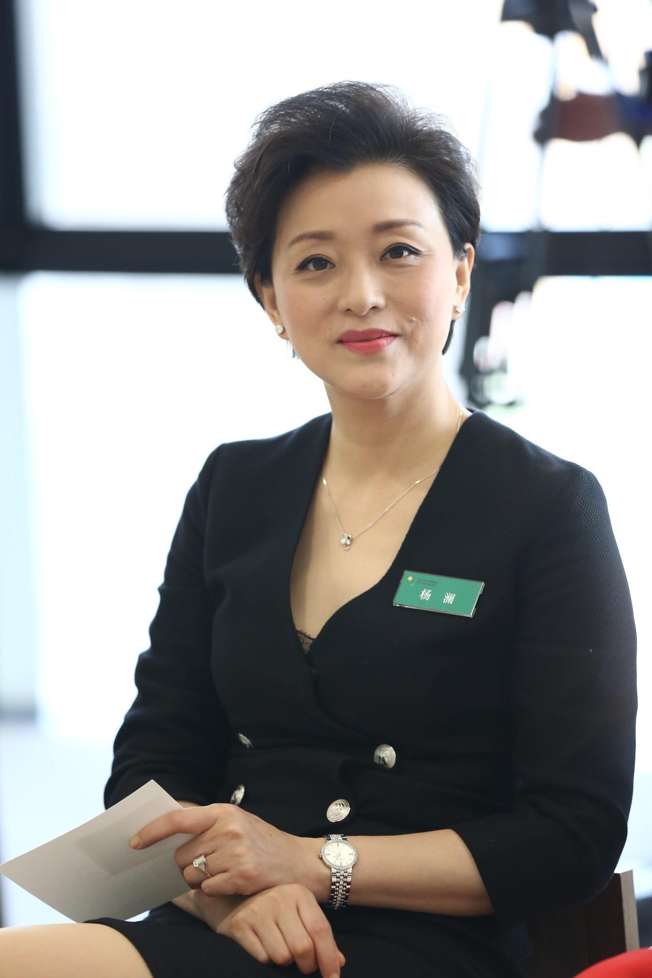 这一次,55岁的主持人杨澜,不再被世界宽容_工作_杨鑫楠_父亲