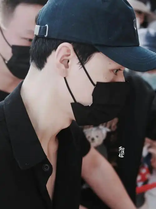 睡前做梦素材锁骨v领喉结赢小短裤嘿嘿嘿