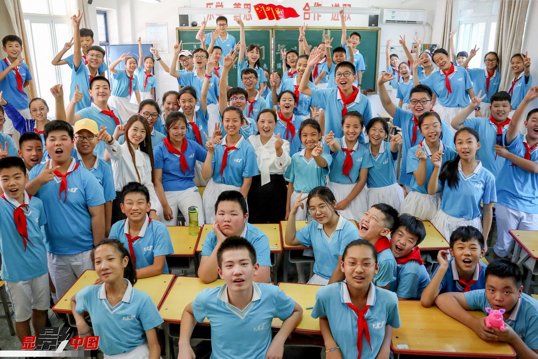 最后一次班级合影.新华网发 曾宪平摄