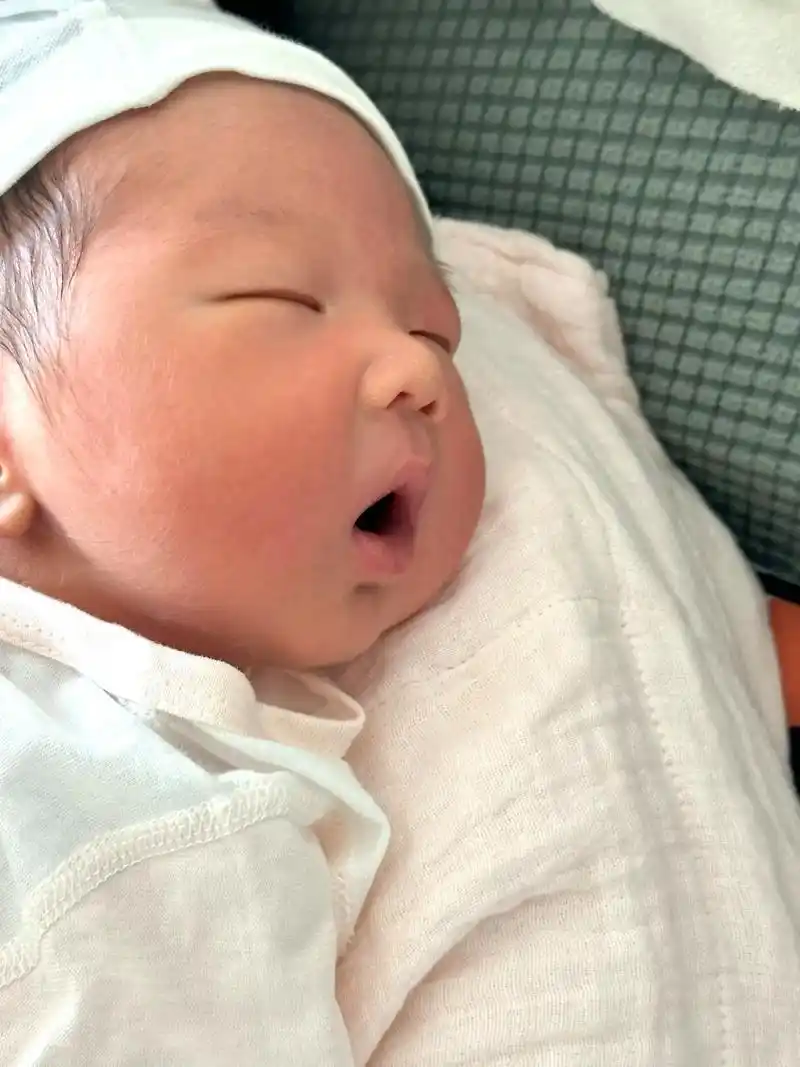 宝宝日记1.亲爱的宝贝,今天已经是你出生的第15天了,妈妈看 - 抖音