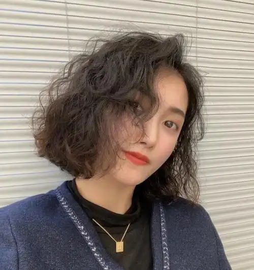 中短卷发发型图片 适合中短发的烫发 - 女士卷发 - 发型站