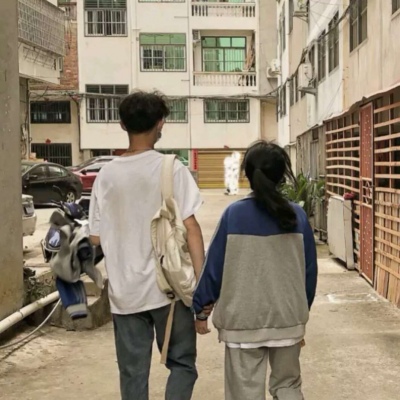 情侣头像背影手牵手图片