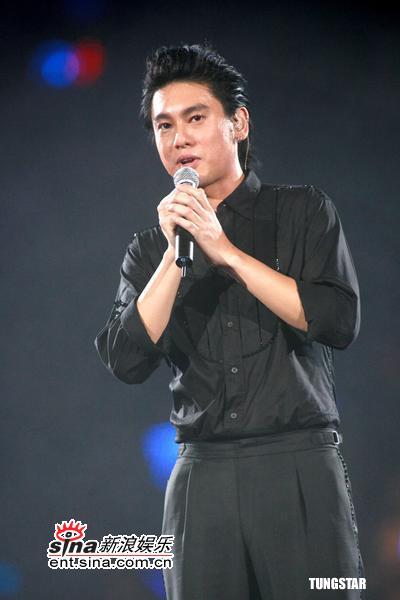 图文f4演唱会圆满结束朱孝天一身黑衣