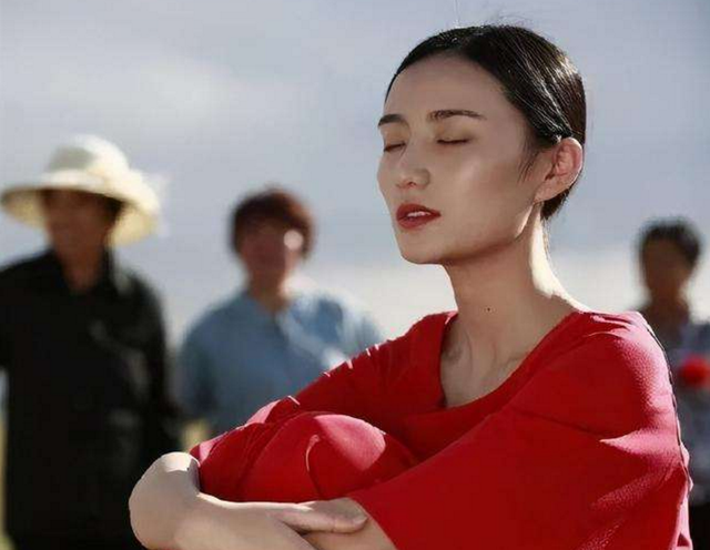 李亚鹏新女友出现,网友惊呼,真的很般配