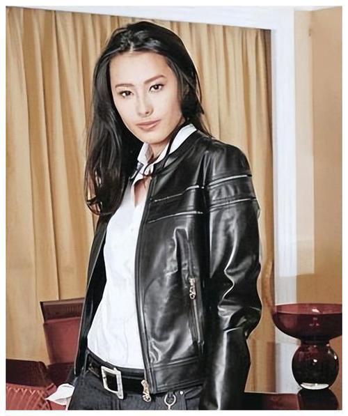 梁洛施容貌变化引热议