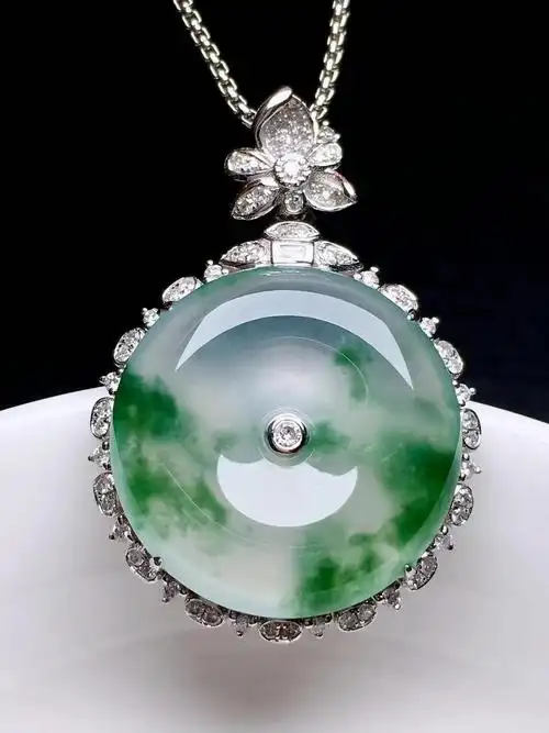 平安扣翡翠图片大全(欣赏一下翡翠吊坠平安扣)