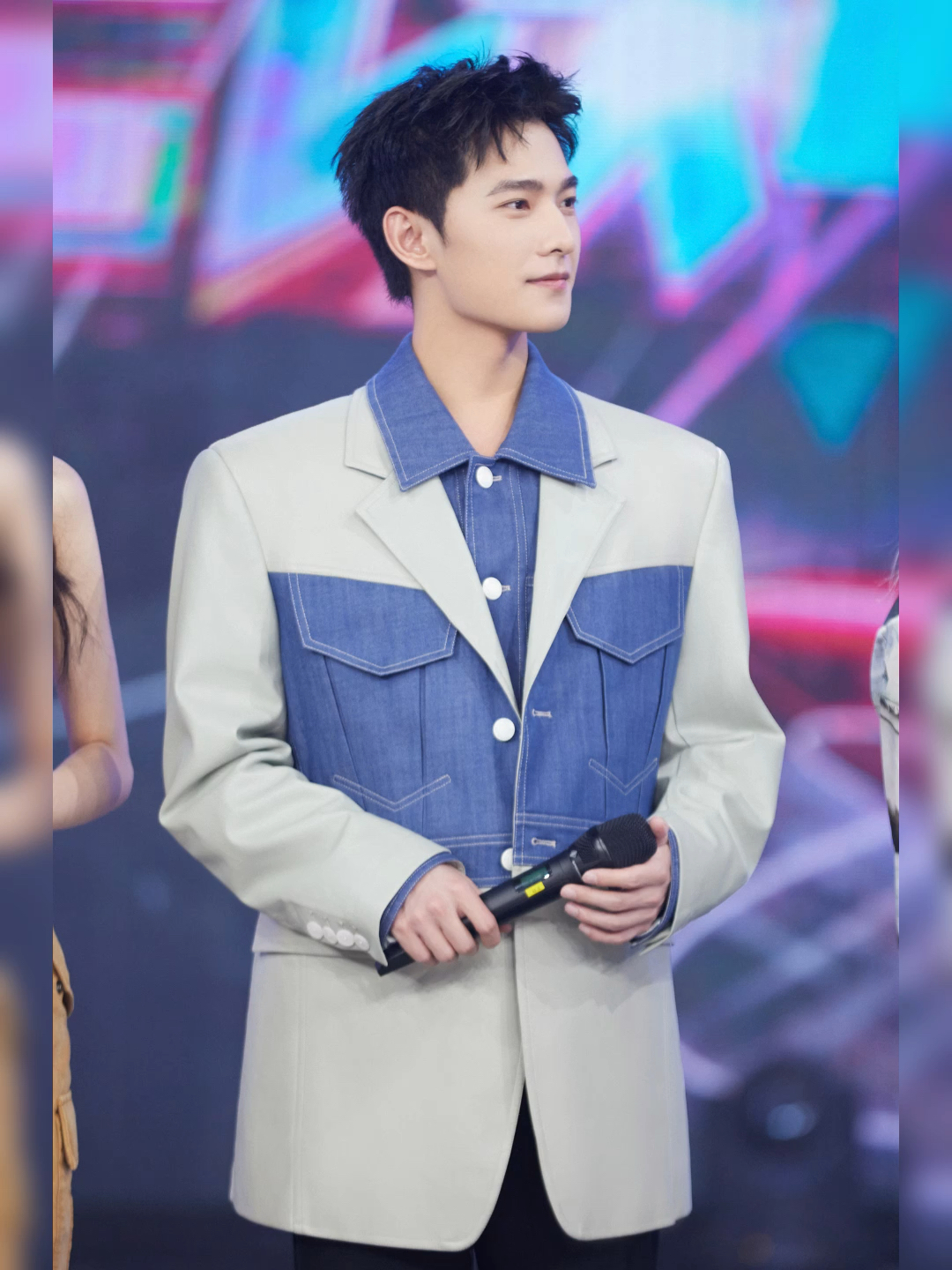 上快乐大本营的杨洋图片,节目在8月7日播出.