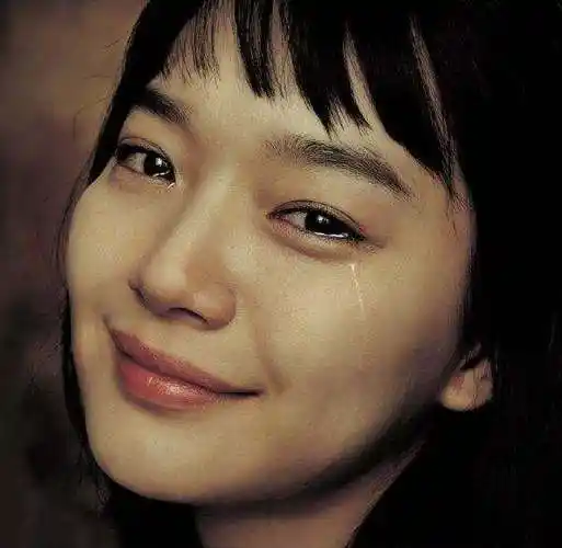 求笑着哭的女生图片要唯美真人