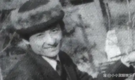 叶京是个天生的幸运儿,他的父亲是一名军人,使他的家庭享受了优裕的