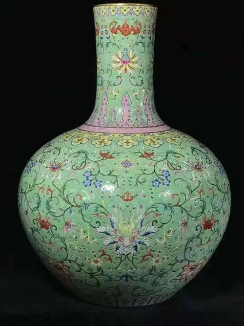 清*乾隆粉彩 天球瓶(高50公分)"大清乾隆年制"篆书三行六字御制款