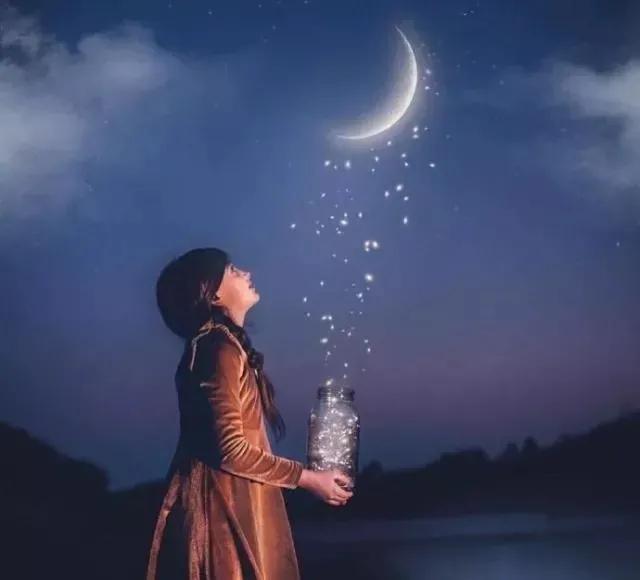 一起捡拾剩余的繁华冬;一起欣赏飞舞的雪花月光下两个人的身影如诗