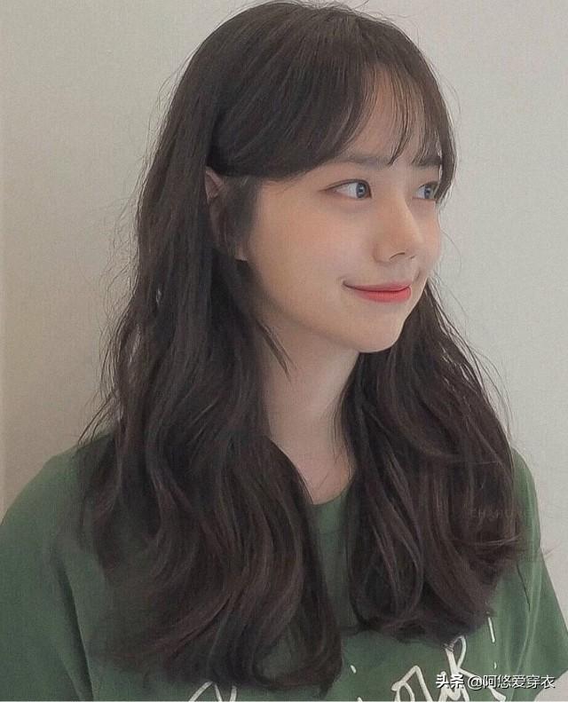 2021新发型女中长发烫发(2021新发型女中长发烫发图片)