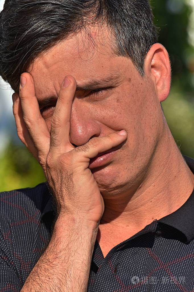 有压力的中年成年男性