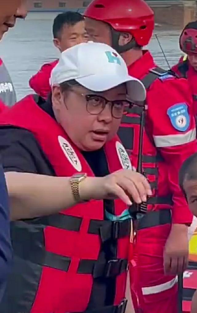 韩红在灾区救援是为了"做"还是为了"秀"?