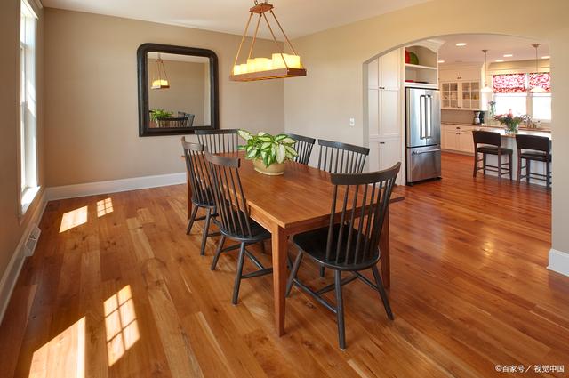 棕色地板配什么颜色墙?