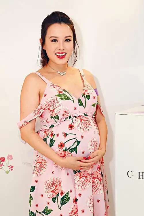 腹大便便的杨洛婷继续密密接job.