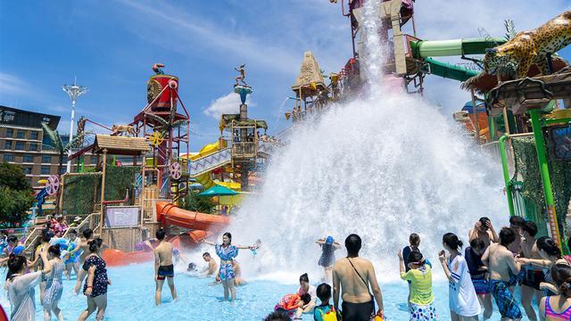 民众重返家园 从"与世隔绝"的空城,到摩肩接踵的音乐节,武汉这半年来