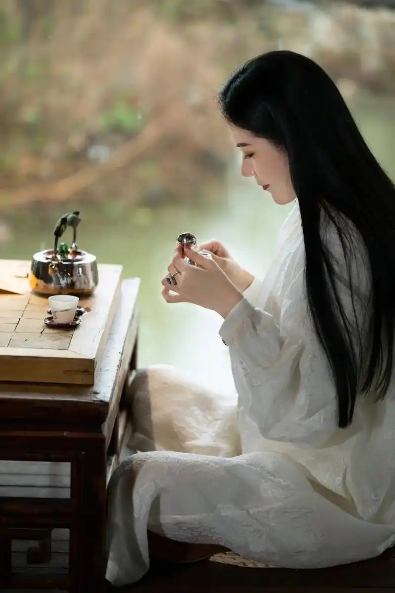 禅意生活 ,能让你静下来的不止环境的清幽,更是手里捧着的那 - 抖音