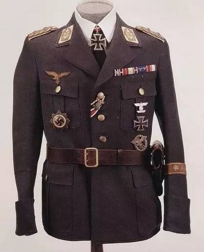 直击号称二战"最帅气"军装的德军制服
