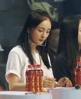 杨幂大幂幂美女明星gif动图_动态图_表情包下载_soogif