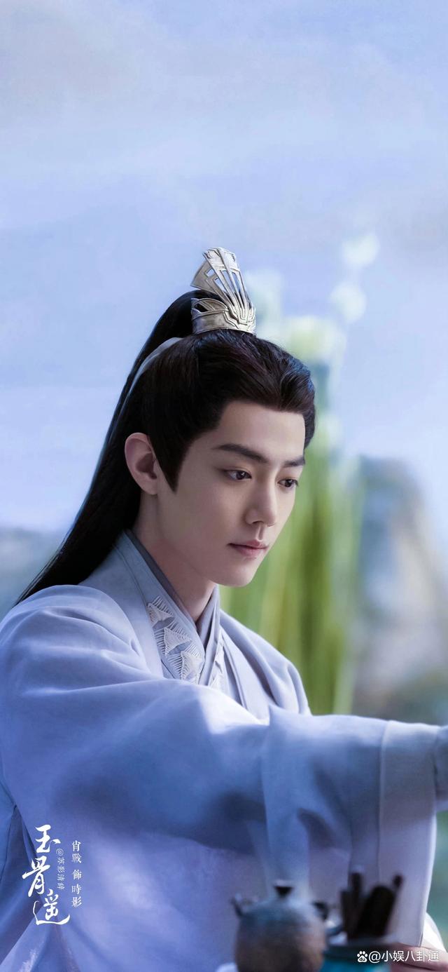 近日肖战主演的奇幻爱情古装剧《玉骨遥》火热开播.
