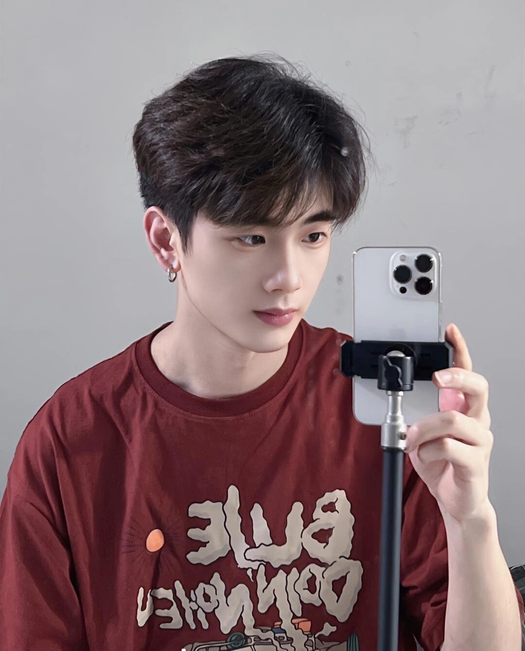 男生发型气垫分头 一款气垫烫文艺分头发型!