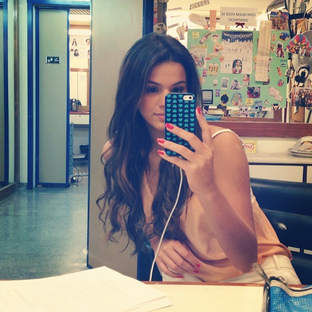 内马尔女友海边更衣遭偷拍 狂扯内裤显不雅