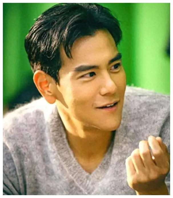 十年前,彭于晏和吴彦祖可谓是帅哥领域的双子星,成为男生们炫耀颜值的