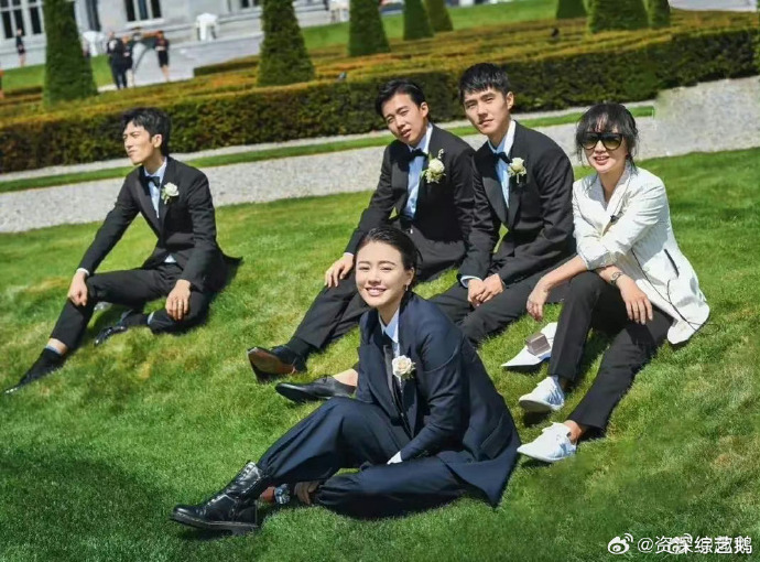 还以为马思纯是张若昀的伴郎