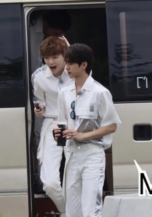 今日跑男录制,蔡徐坤陈立农同框生图来啦