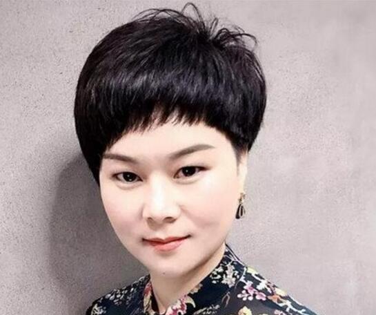 女生锅盖头发型