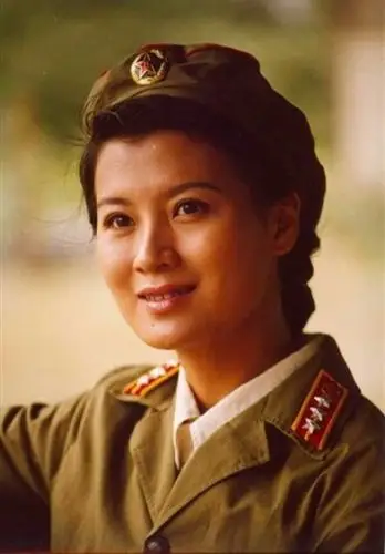 张瑞琪她是李幼斌的前妻他们的儿子很是帅气都已经31岁了