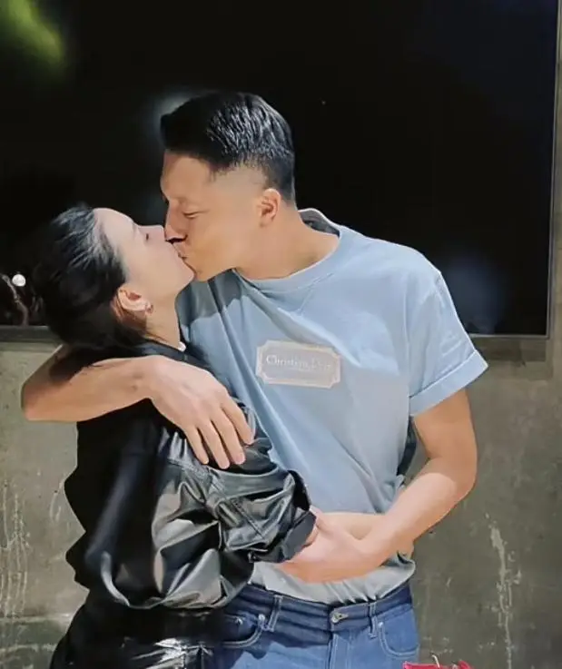 王雷迎41岁生日,晒父子三人合照庆生幸福满溢,小儿子近照曝光_李小萌