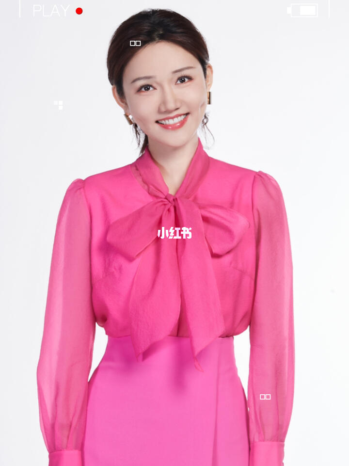 央视主持人龙洋身着宝姿ports