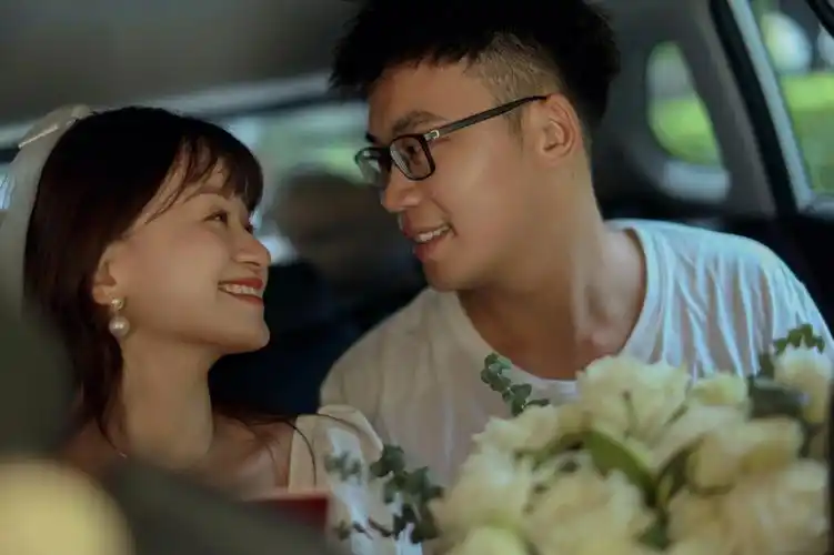 梁先生看我眼里满眼宠溺爱意我在梁先生的眼神看到了自己爱一个人眼睛