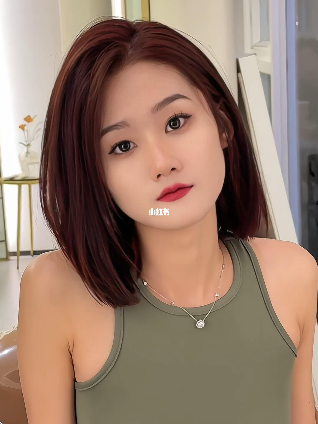 适合圆脸方形脸的齐肩发