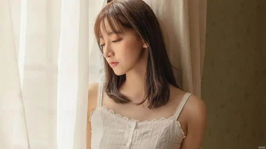 高鼻梁女生图片-美女壁纸-高清美女图片-第7图-娟娟壁纸