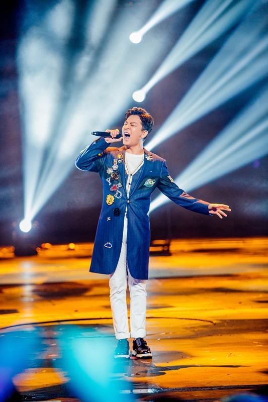 于毅亮相北京卫视春晚跨界歌王团再次重聚