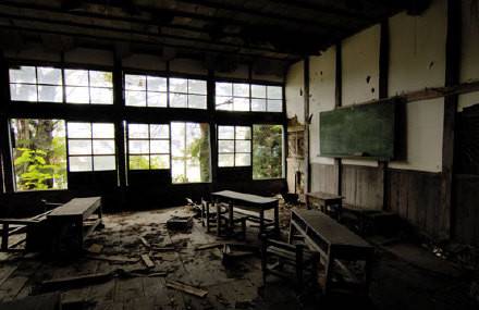 日本的一些已被废弃的学校,特别有感觉,满脑子都是恐怖