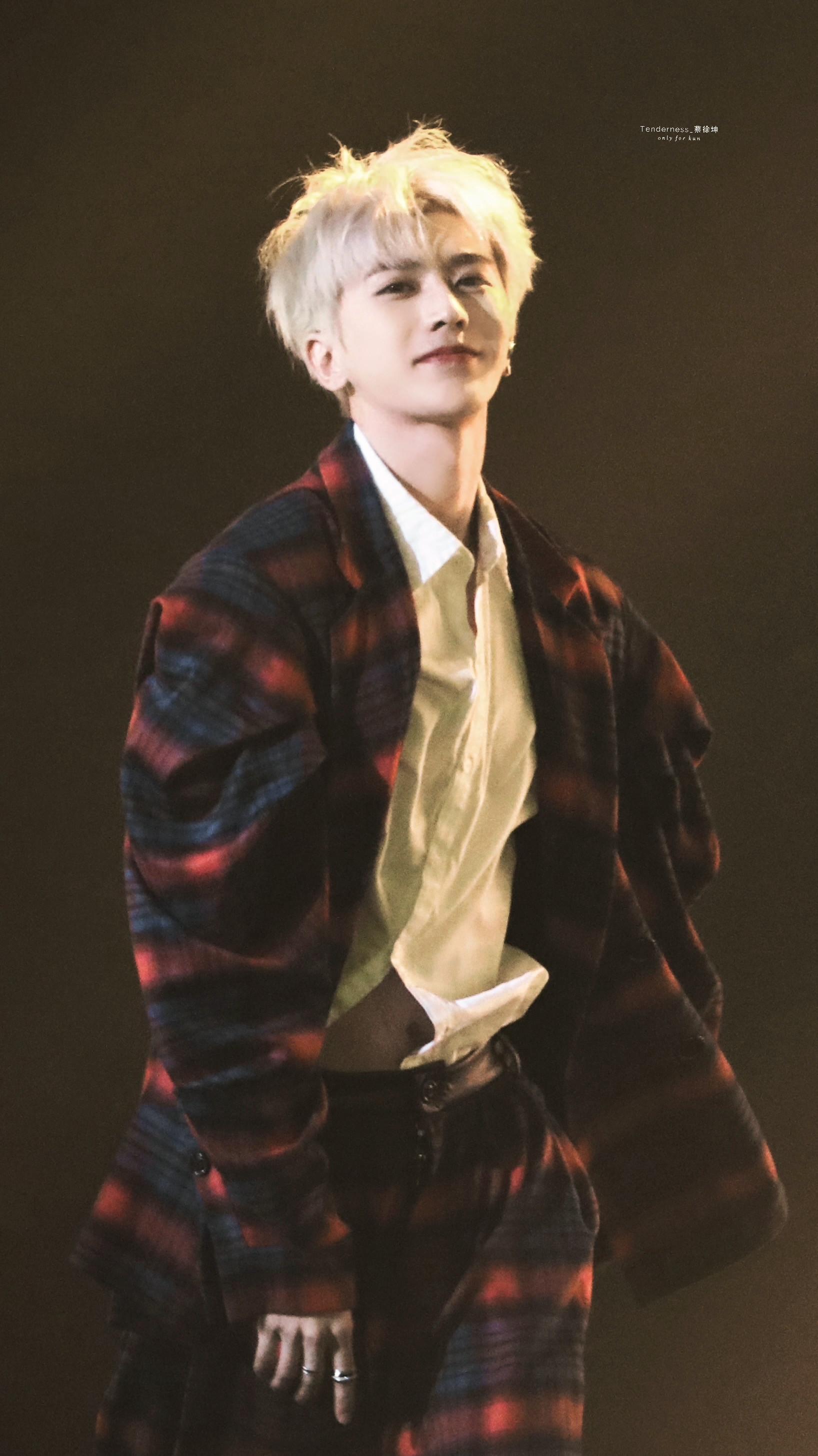 蔡徐坤壁纸高清无水印