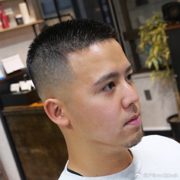 两侧铲短男发:帅气,利落与百变的新风尚|男发|发型|百变_新浪新闻