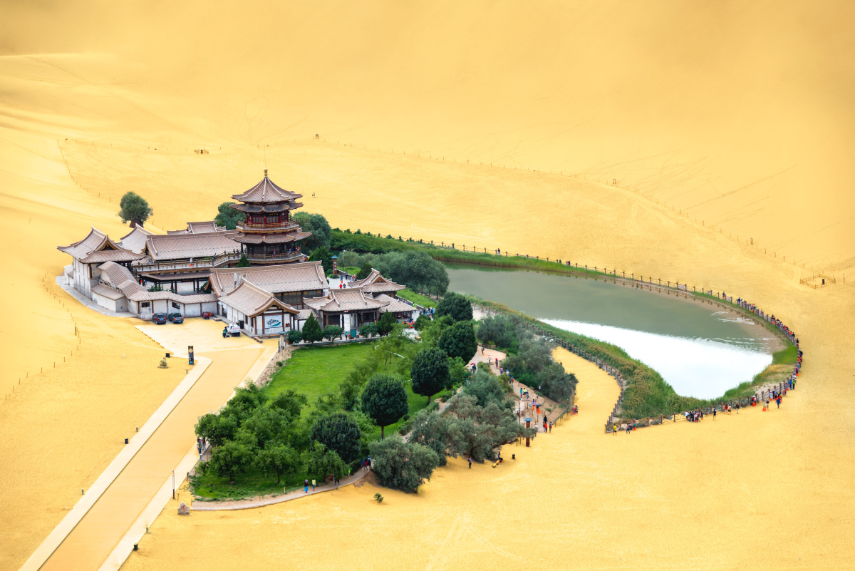 鸣沙山敦煌月牙泉