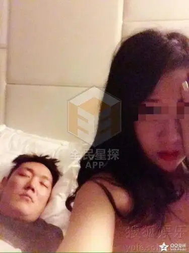 田源再添出轨证据与神秘女同床照曝光