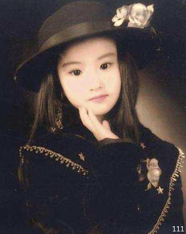 刘亦菲童年照:果然从小就是美人胚子