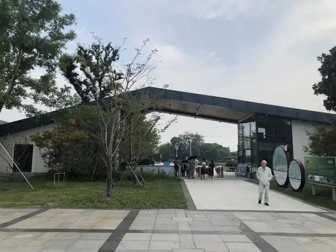 八月走园-盛泽月季公园 - 美篇