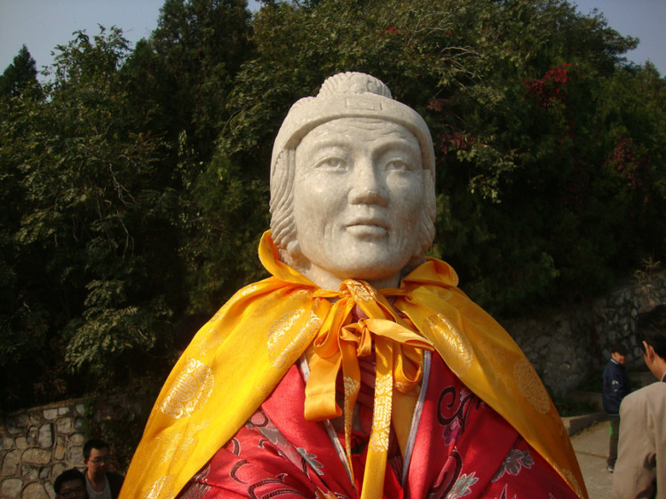 百望山佘太君像