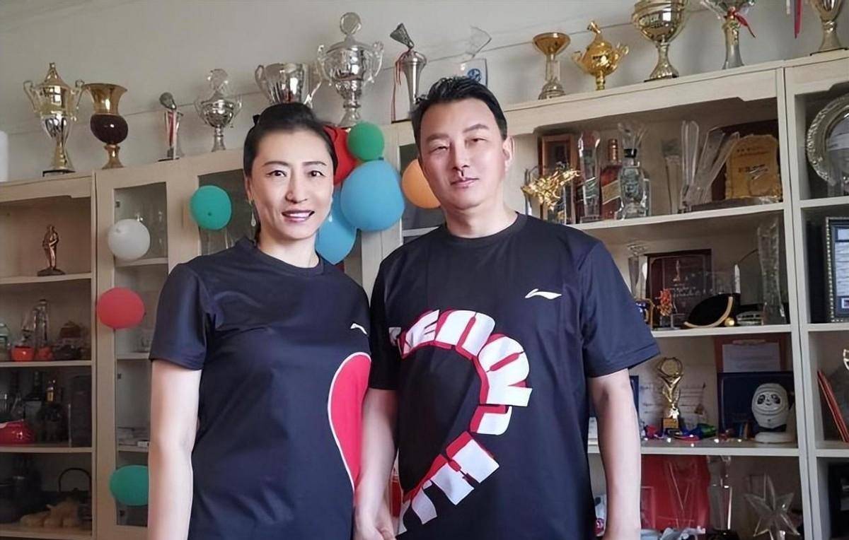 张宁和于洋离婚14年后,她幸福地嫁给了一个商人,嫁外人当爹_羽毛球