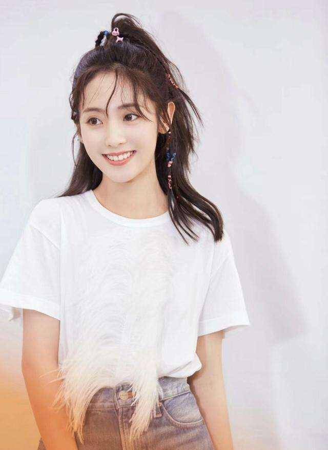 偶像剧出身女主角,沈月颜值飙升,邢菲仙气十足_姐姐_风格_的设计