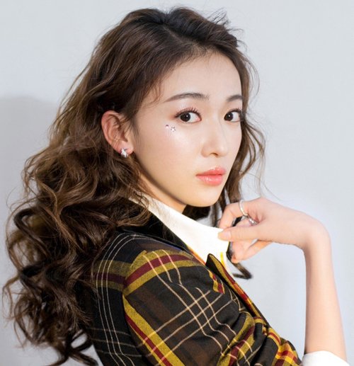 时下女生人气三七分烫发图片 脸型不同适合的三七分卷发不同