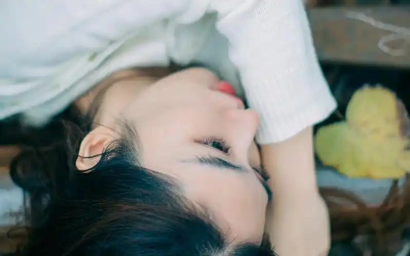 森系唯美系女生户外写真电脑高清壁纸下载